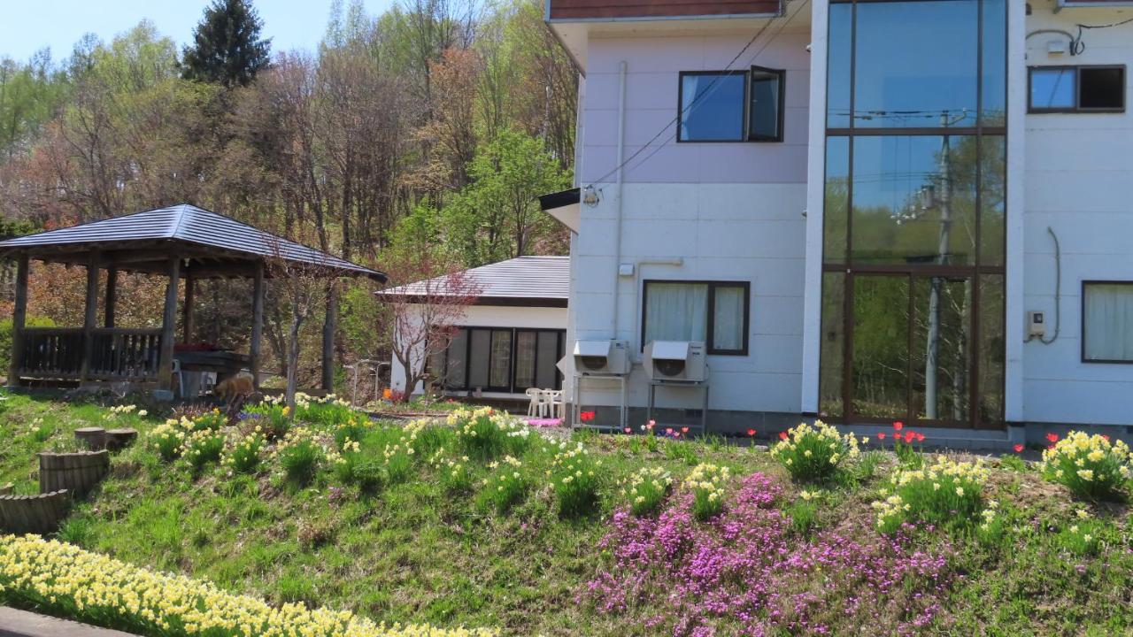 Coro Coro Guest House Biei Exterior photo